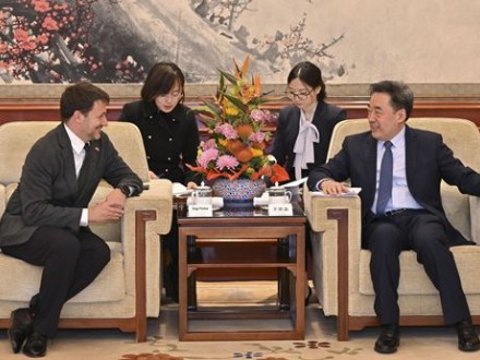 國(guó)家能源局局長(zhǎng)王宏志會(huì)見(jiàn)俄羅斯石油股份公司總裁謝欽